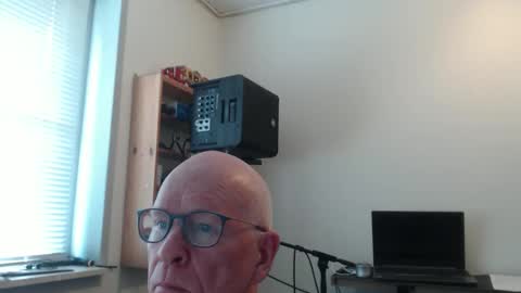 blueeyesn8 online show from 10.14.25