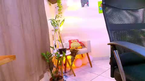 Snapshot of blueflora chatting on 04.17.26 FLORAA online show from 04.17.26