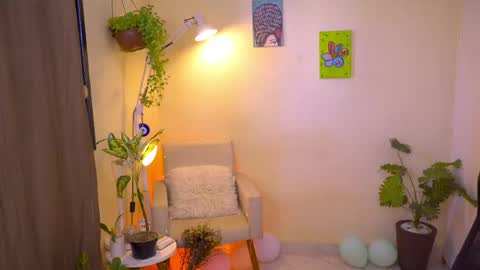 Snapshot of blueflora chatting on 04.19.26 FLORAA online show from 04.19.26