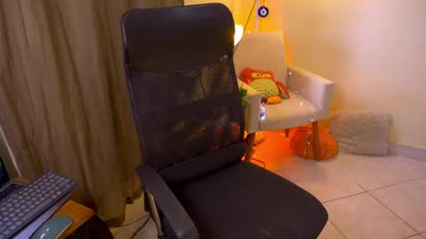 Snapshot of bluemysticlady chatting on 10.07.25 FLORAA online show from 10.07.25