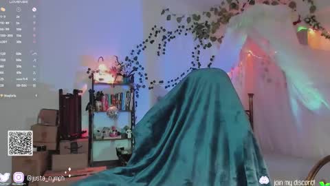 Snapshot of blushing_nymph chatting on 01.10.25 Im Nym Justa nymph on twitter and IG online show from 01.10.25