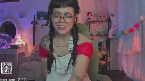 Snapshot of blushing_nymph chatting on 09.26.25 Im Nym Justa nymph on twitter and IG online show from 09.26.25