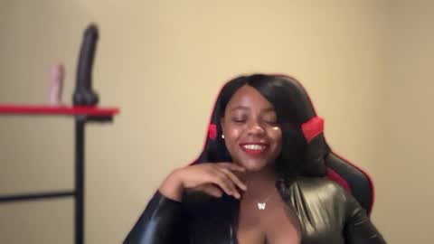Snapshot of bnwo_goddess chatting on 12.01.25 online show from 12.01.25