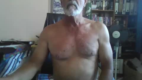 Snapshot of bobbgud chatting on 10.23.25 Bobbgud online show from 10.23.25