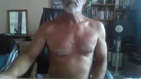 Snapshot of bobbgud chatting on 12.21.25 Bobbgud online show from 12.21.25