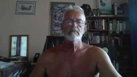 Snapshot of bobbgud chatting on 04.12.26 Bobbgud online show from 04.12.26
