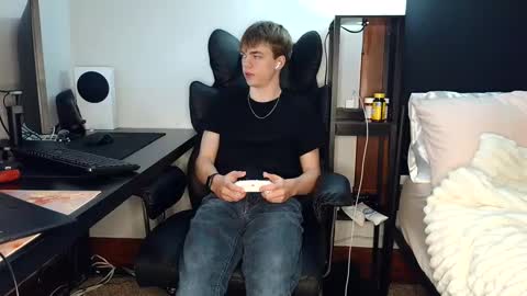 Snapshot of bobby72738 chatting on 09.19.25 bobby72738 online show from 09.19.25