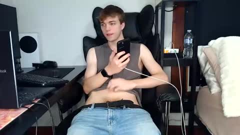 Snapshot of bobby72738 chatting on 10.01.25 bobby72738 online show from 10.01.25