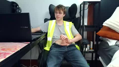 Snapshot of bobby72738 chatting on 10.15.25 bobby72738 online show from 10.15.25