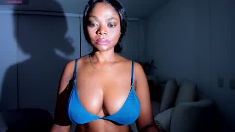 Snapshot of body_desire chatting on 09.29.25 danna online show from 09.29.25