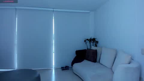 Snapshot of body_desire chatting on 10.14.25 danna online show from 10.14.25