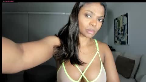Snapshot of body_desire chatting on 04.21.26 danna online show from 04.21.26