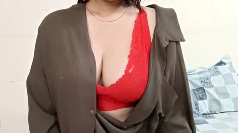 Snapshot of bodyandbrush chatting on 06.04.26 Sofia online show from 06.04.26
