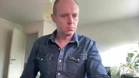 Snapshot of boegieboy76 chatting on 10.31.25 ask me online show from 10.31.25