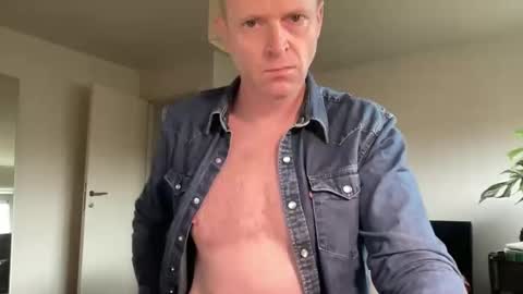 Snapshot of boegieboy76 chatting on 11.14.25 ask me online show from 11.14.25