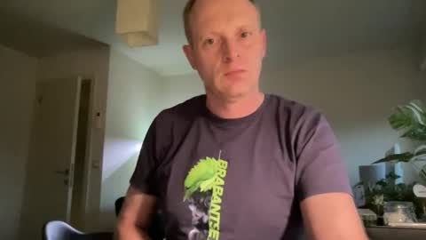 Snapshot of boegieboy76 chatting on 12.21.25 ask me online show from 12.21.25