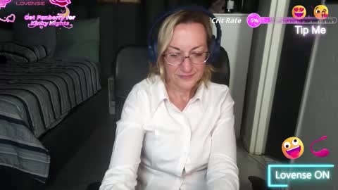 Ningifun couple online show from 10.31.25