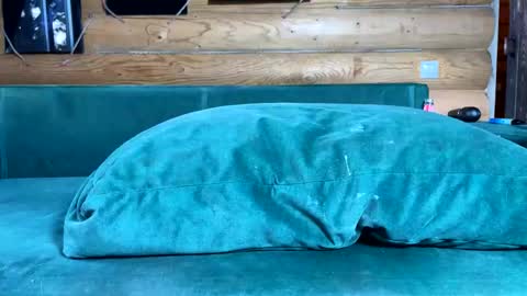 Nail and Olivia online show from 11.21.25