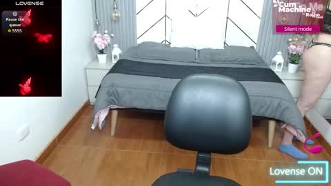 Paris online show from 10.06.25