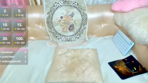 Mia online show from 10.21.25