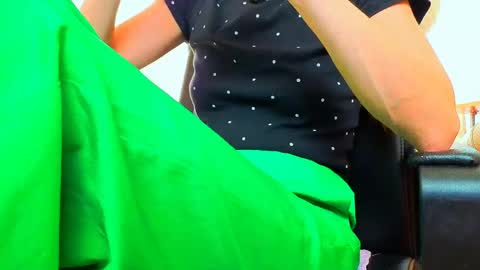 Mia online show from 04.14.26