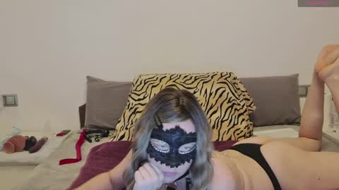Snapshot of bonbonsitos_69 chatting on 04.30.26 Lucy online show from 04.30.26