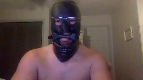 Snapshot of bondageguy12 chatting on 01.01.25 Bondage lover online show from 01.01.25