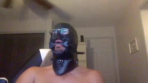 Snapshot of bondageguy12 chatting on 01.01.25 Bondage lover online show from 01.01.25