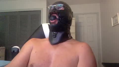 Snapshot of bondageguy12 chatting on 01.01.25 Bondage lover online show from 01.01.25