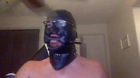 Snapshot of bondageguy12 chatting on 01.01.25 Bondage lover online show from 01.01.25