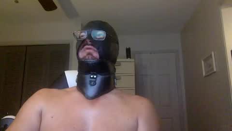 Snapshot of bondageguy12 chatting on 01.10.25 Bondage lover online show from 01.10.25
