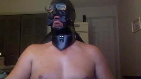 Snapshot of bondageguy12 chatting on 01.10.25 Bondage lover online show from 01.10.25