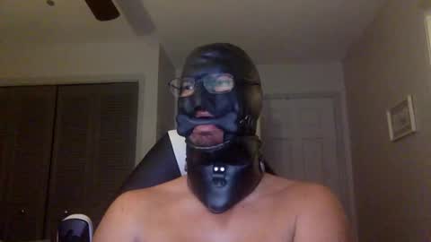 Snapshot of bondageguy12 chatting on 01.10.25 Bondage lover online show from 01.10.25