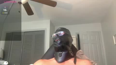 Snapshot of bondageguy12 chatting on 01.16.25 Bondage lover online show from 01.16.25