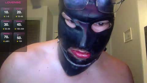 Snapshot of bondageguy12 chatting on 01.19.25 Bondage lover online show from 01.19.25