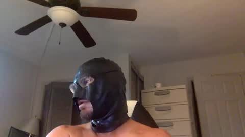 Snapshot of bondageguy12 chatting on 02.01.25 Bondage lover online show from 02.01.25