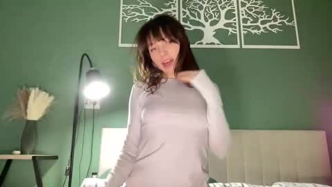 Snapshot of bonjourlabelle chatting on 10.28.25 Mary 3 live time content 18   online show from 10.28.25