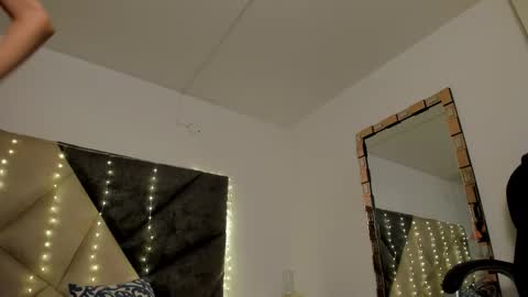   online show from 11.05.25