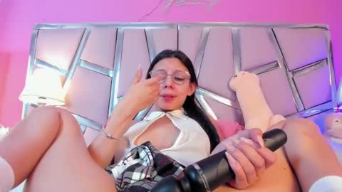 Bonnie  online show from 03.05.25