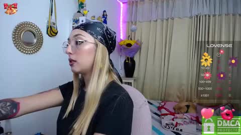 Soffy Brooks Independent model online show from 03.11.25