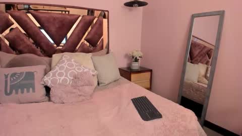 Bonny Jones online show from 09.17.25