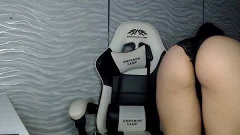 Snapshot of bonny_klyde95 chatting on 10.13.25 bonny_klyde95 online show from 10.13.25