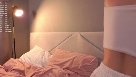 Snapshot of bonnyflower chatting on 11.05.25 Eva online show from 11.05.25