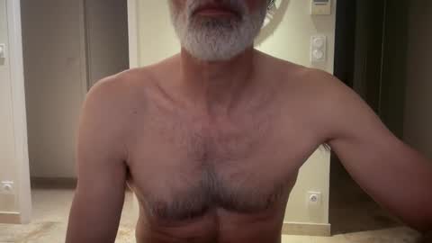 Snapshot of bonzo21 chatting on 04.21.26 bonzo21 online show from 04.21.26