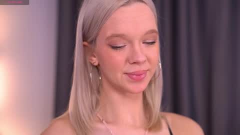Snapshot of boobybliss chatting on 04.23.26 Alina online show from 04.23.26