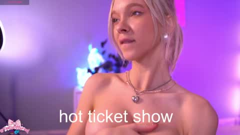 Snapshot of boobybliss chatting on 04.25.26 Alina online show from 04.25.26
