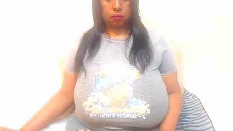 Snapshot of boobyqueen24 chatting on 06.11.26 boobyqueen online show from 06.11.26