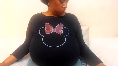Snapshot of boobyqueen24 chatting on 06.18.26 boobyqueen online show from 06.18.26