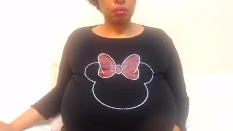 Snapshot of boobyqueen24 chatting on 06.18.26 boobyqueen online show from 06.18.26