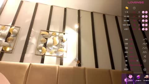 Snapshot of bootytrisha chatting on 12.10.24 Trisha online show from 12.10.24